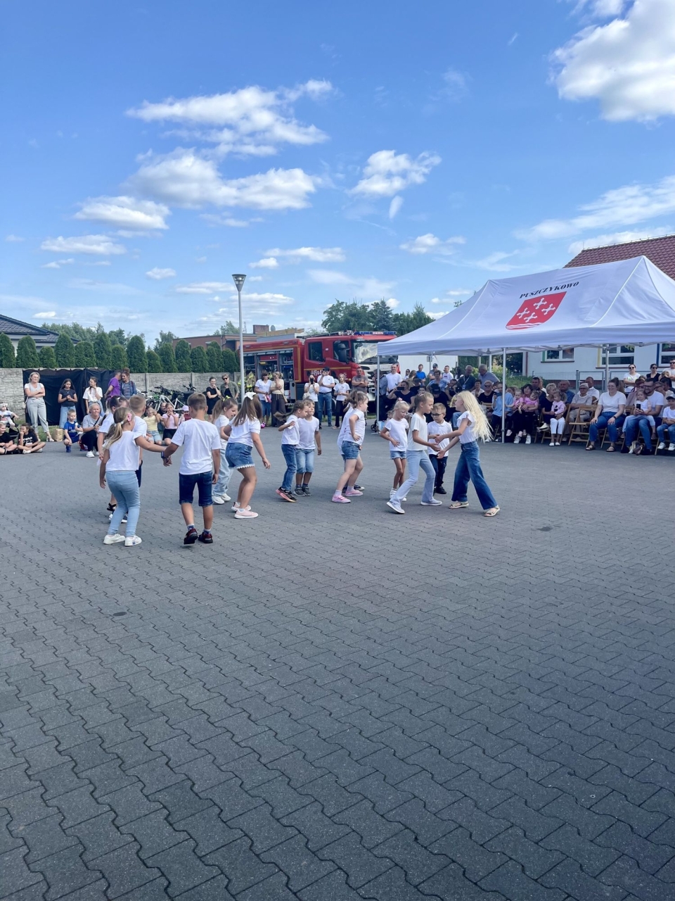 Wystepy_taneczno-ruchowe_zaprezentowane_przez_dzieci_z_ZSP_Kamieniec