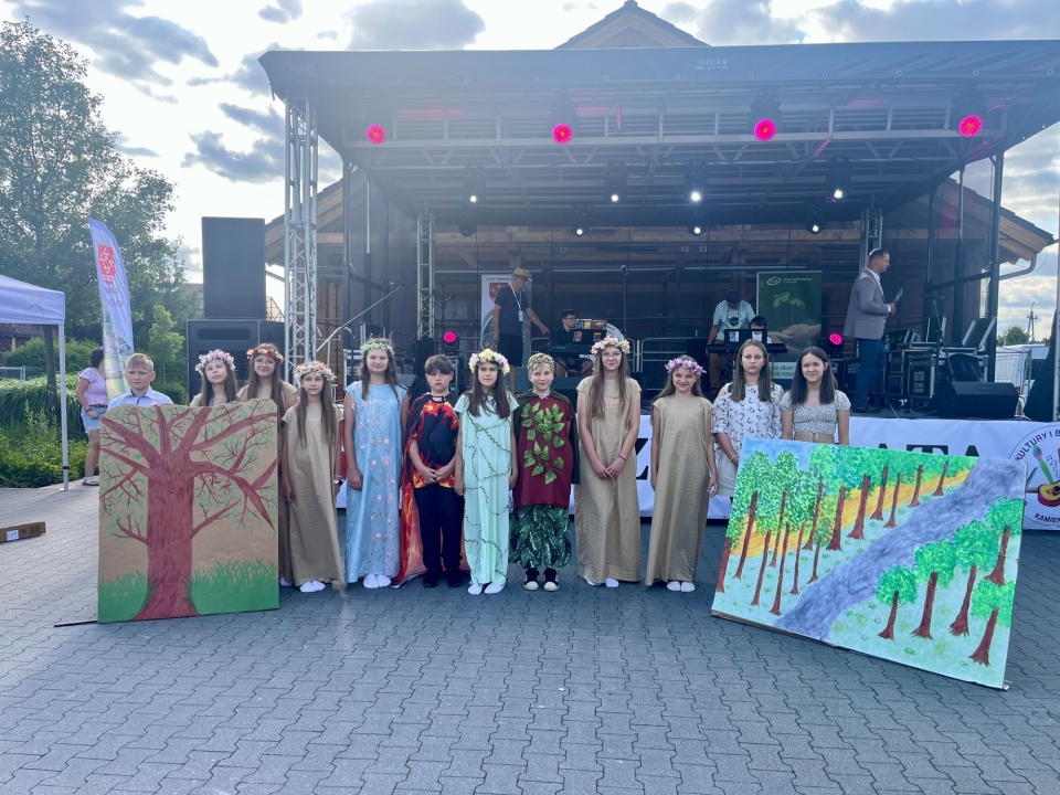 Grupa_teatralna_Na_opak_ze_szkoly_w_Parzeczewie